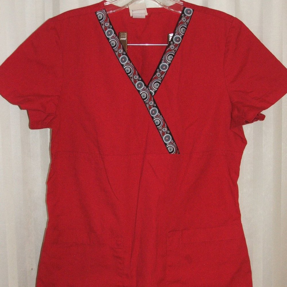 BARCO Juniors Red SCRUB Top Small (Y21)